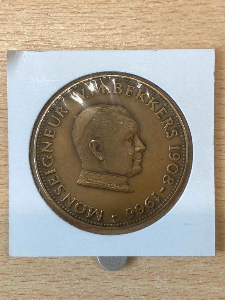 Penning Monseigneur W.M. Bekkers, Ophalen of Verzenden, Overige materialen, Nederland