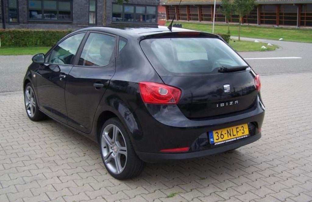 Seat Ibiza 1.2 44KW 2010 Zwart, Auto's, Voorwielaandrijving, 31 €/maand, 1198 cc, Origineel Nederlands