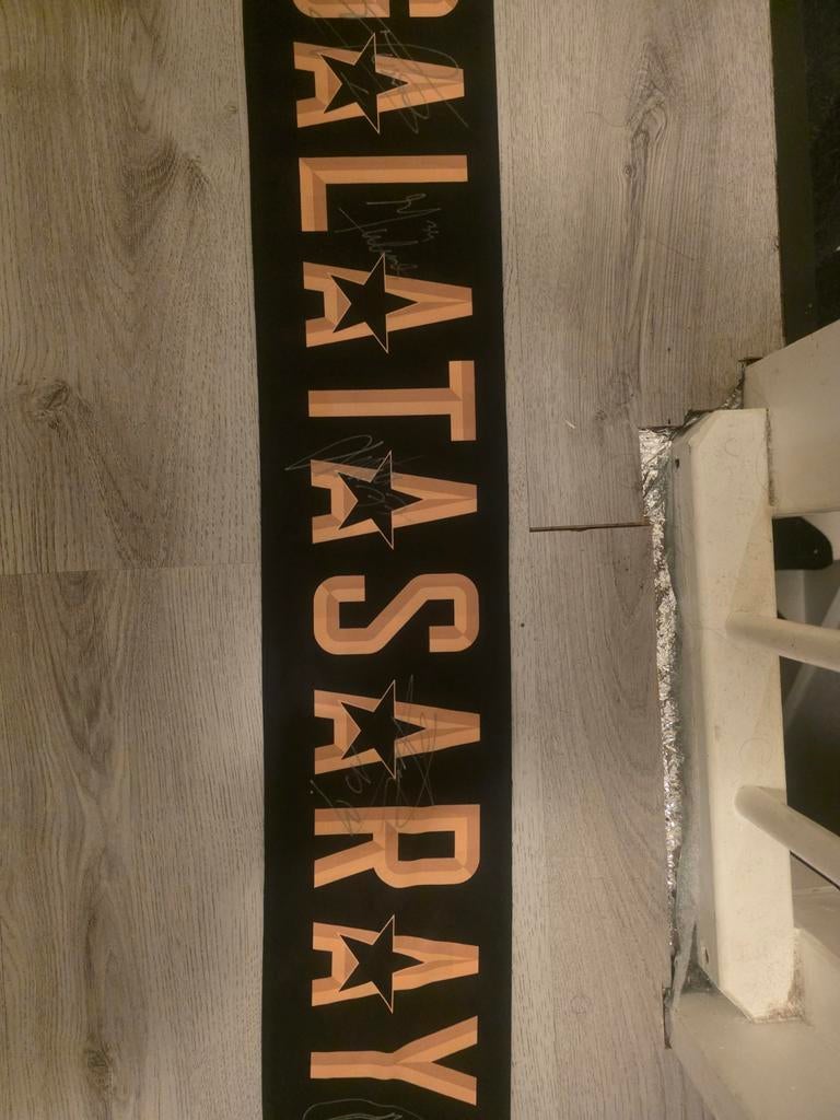 Galatasaray Signed Sjaal Muslera icardi osimhen mertens, Ophalen of Verzenden, Buitenlandse clubs, Vaantje of Sjaal