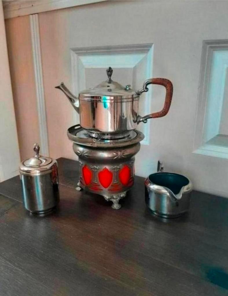 Tiel Holland. Theesetje Pot, brander, Suikerpot. Tin., Ophalen of Verzenden