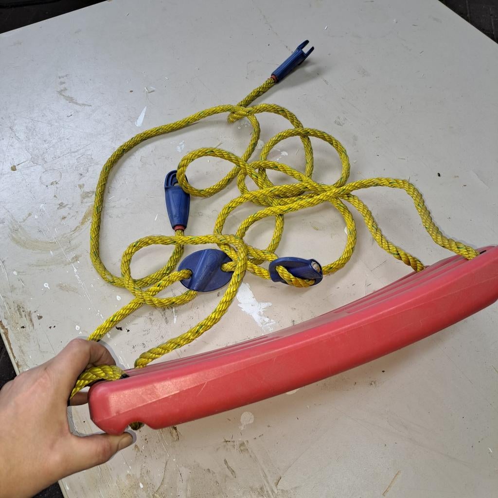 Leuke rode schommel met touw, Kinderen en Baby's, Speelgoed | Buiten | Speeltoestellen, Ophalen of Verzenden, Gebruikt, Schommel