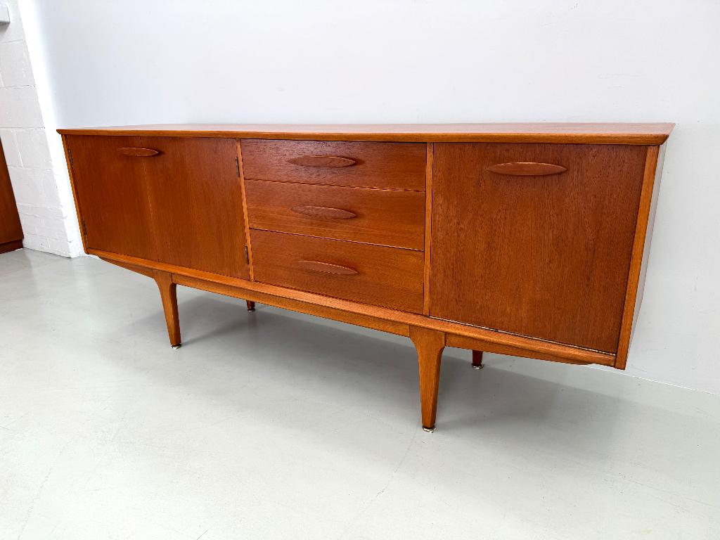 Vintage dressoir Jentique., Verzenden, 150 tot 200 cm, Teakhout, Zo goed als nieuw