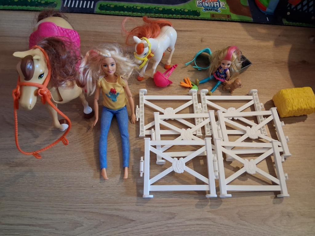Barbie Paarden en Accessoires Set, Ophalen, Zo goed als nieuw, Meisje