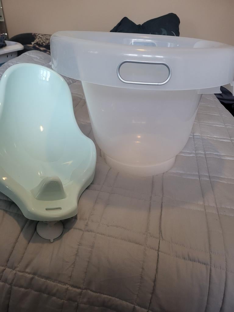 Bébé-jou Tummy Tub en badverkleiner, Kinderen en Baby's, Badjes en Verzorging, Ophalen, Gebruikt, Tummy Tub, Bébé-jou