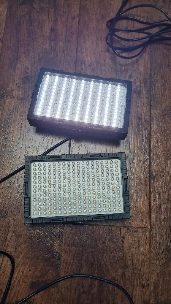 2 x falcon eyes dv 216vc, Ophalen of Verzenden, Gebruikt, Lamp of Flitsset