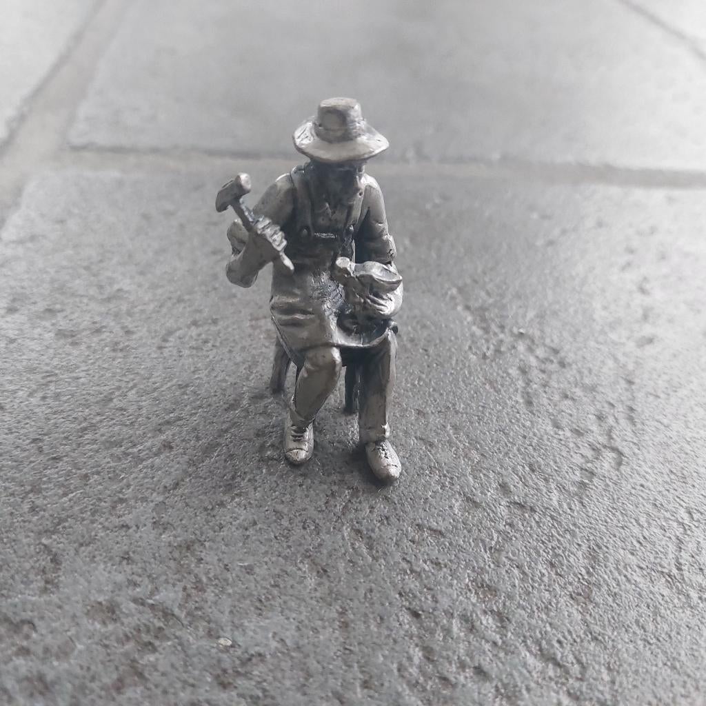 Tinnen Beeldje Schoenmaker - Nieuw, Ophalen of Verzenden, Nieuw, Mens