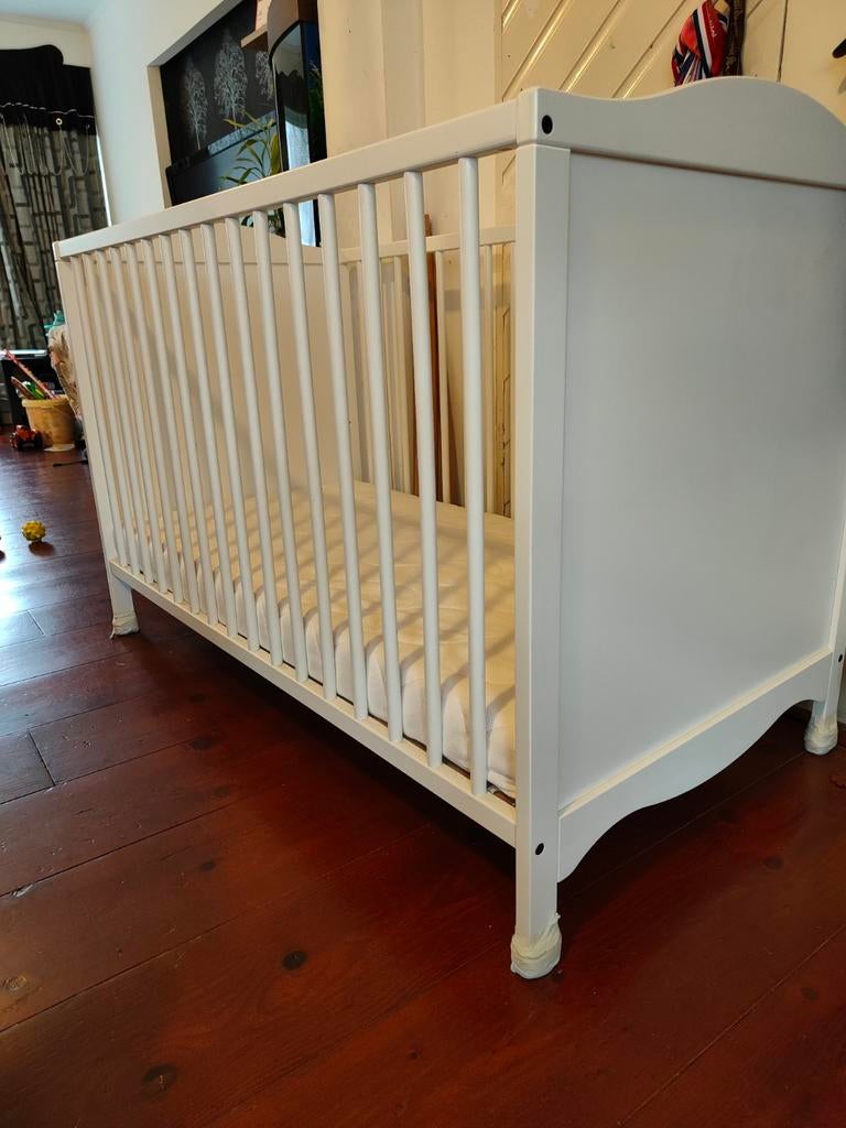 Ikea baby ledikant met matras, Ophalen, Zo goed als nieuw, Ledikant