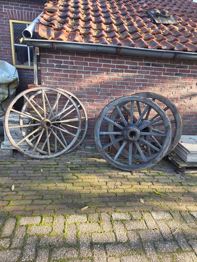 Karrewiel, Karrewielen, wagenwiel, oude kar, Bolderwagens., Ophalen
