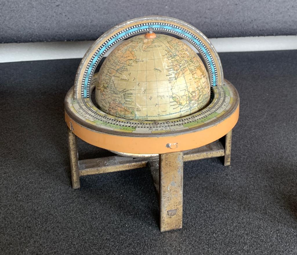 Aardglobe C.L. van Balen J.B. Wolters Groningen, Antiek en Kunst, Ophalen