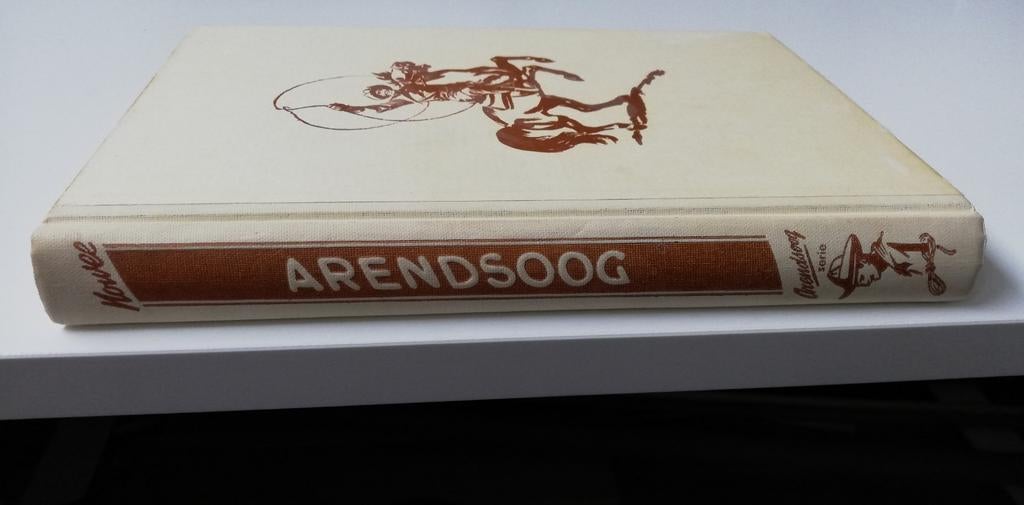 Arendsoog boek 1, Boeken, Ophalen of Verzenden, Gelezen, Fictie algemeen