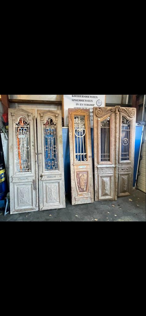 Oude deuren met sierlijk ijzerwerk, Ophalen of Verzenden
