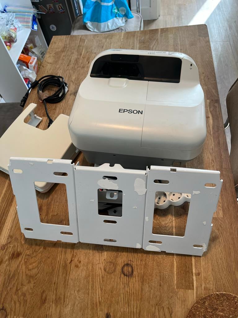 Epson EB-580 Beamer met ophangframe, Ophalen, Epson, Zo goed als nieuw, LCD