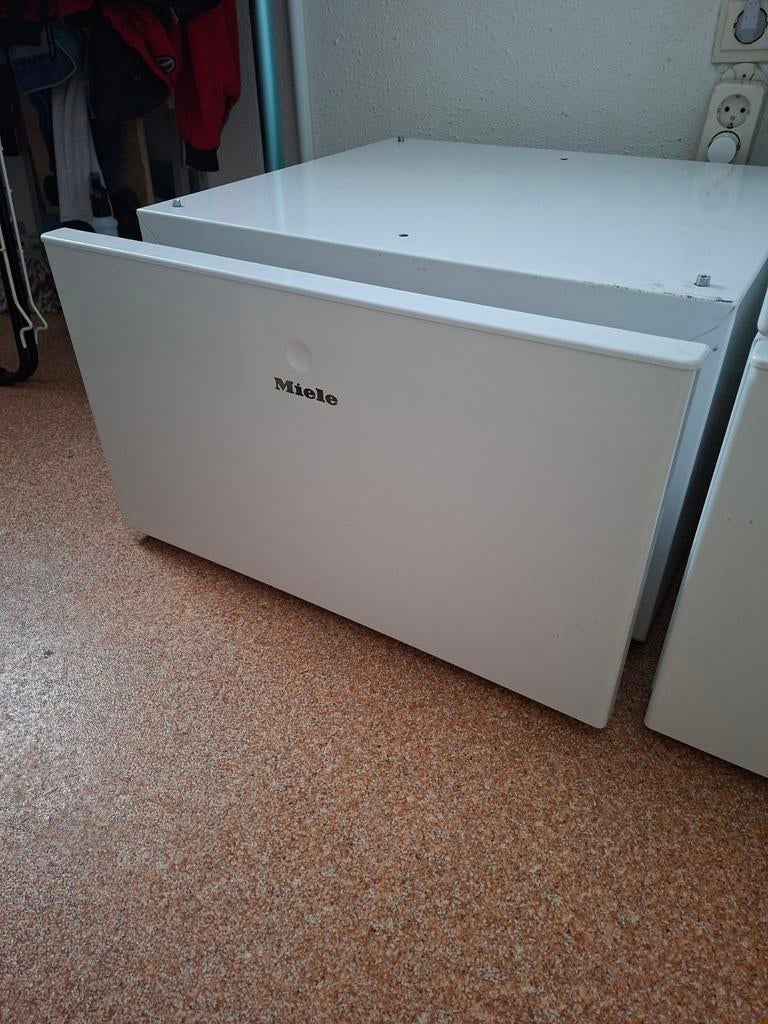Miele WTS510 verhoger

Voor wasmachine en droger, Witgoed en Apparatuur, Ophalen