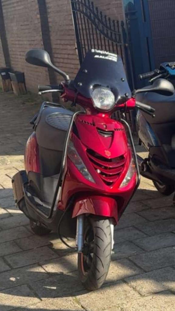Piaggio zip 150, Ophalen, Zo goed als nieuw, Benzine, Zip