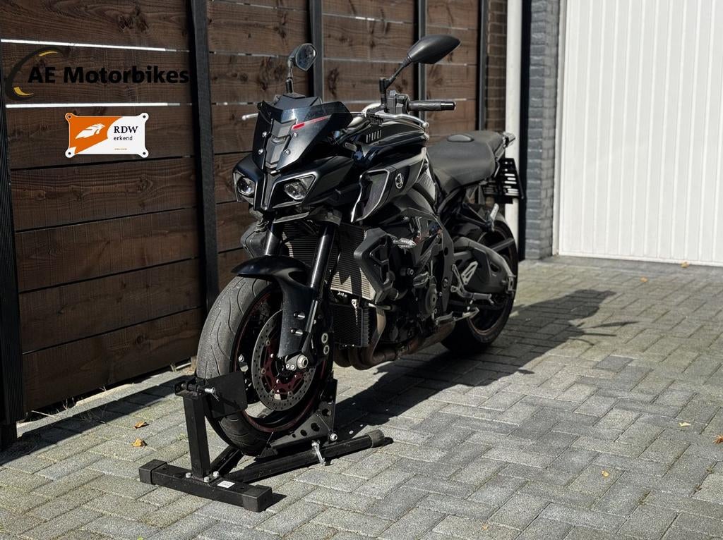 YAMAHA MT 10 (bj 2016), 4 cilinders, Motorrijbewijs A, Bedrijf, Onbekend
