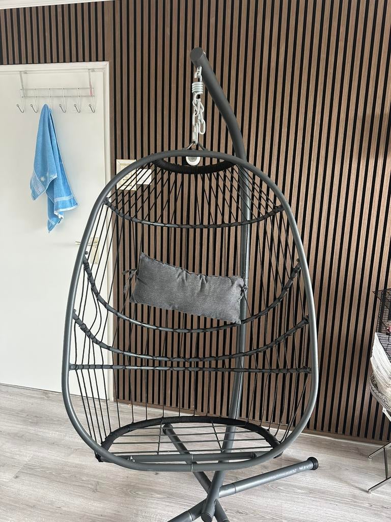 Hangstoel met Frame (Egg chair) - Donkergrijs - Goede staat, Tuin en Terras, Tuinstoelen, Ophalen, Zo goed als nieuw, Metaal