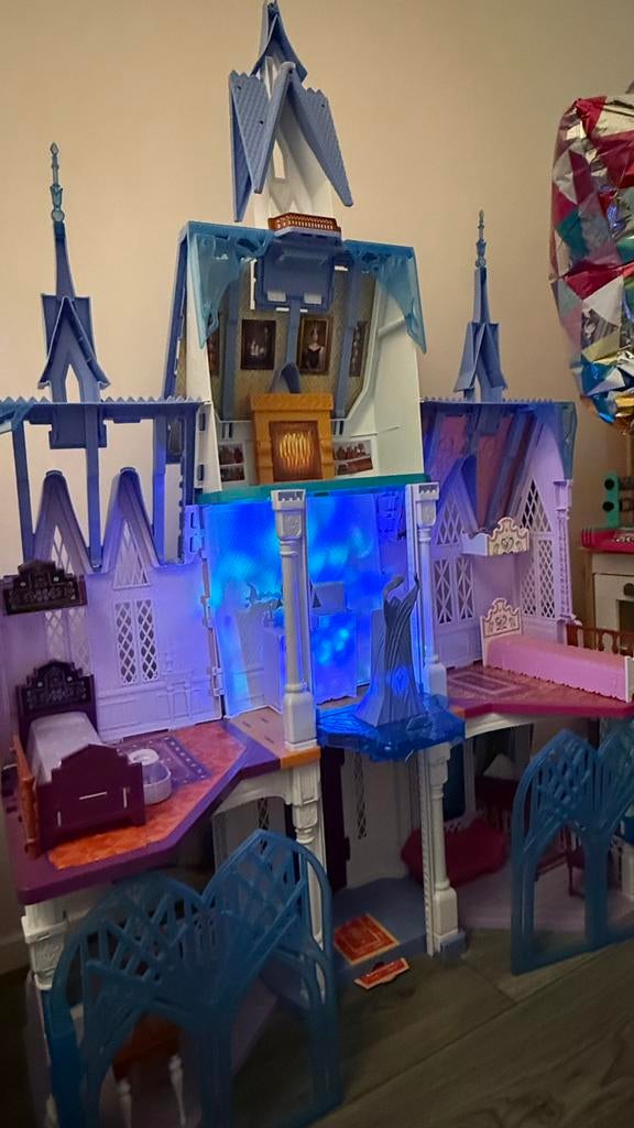 Frozen speelgoedhuis, Kinderen en Baby's, Speelgoed | Poppenhuizen, Ophalen, Zo goed als nieuw, Poppenhuis