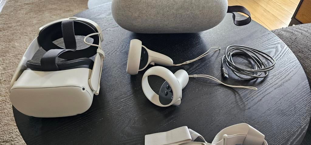 Nette  Oculus Meta Quest 2 met extra batterij en accessoires, Ophalen of Verzenden, Zo goed als nieuw, Overige platformen