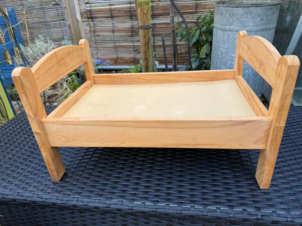 Houten poppen bed, Kinderen en Baby's, Speelgoed | Houten speelgoed, Ophalen of Verzenden, Zo goed als nieuw