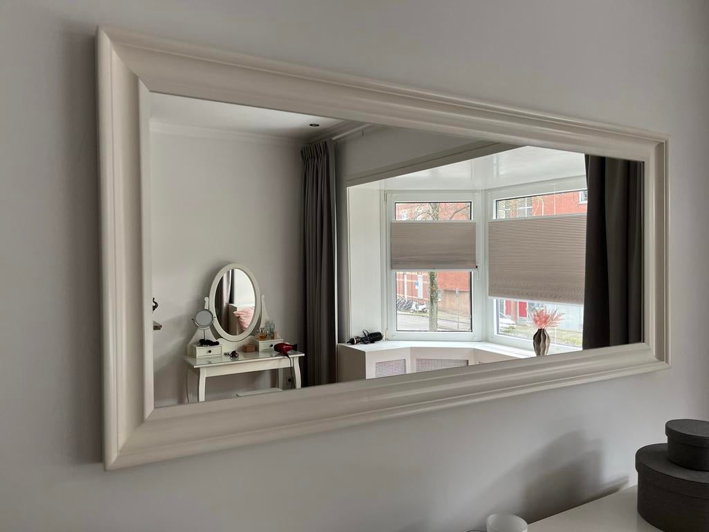Grote spiegel met witte kunststof lijst, Ophalen, Gebruikt, 150 tot 200 cm, Rechthoekig