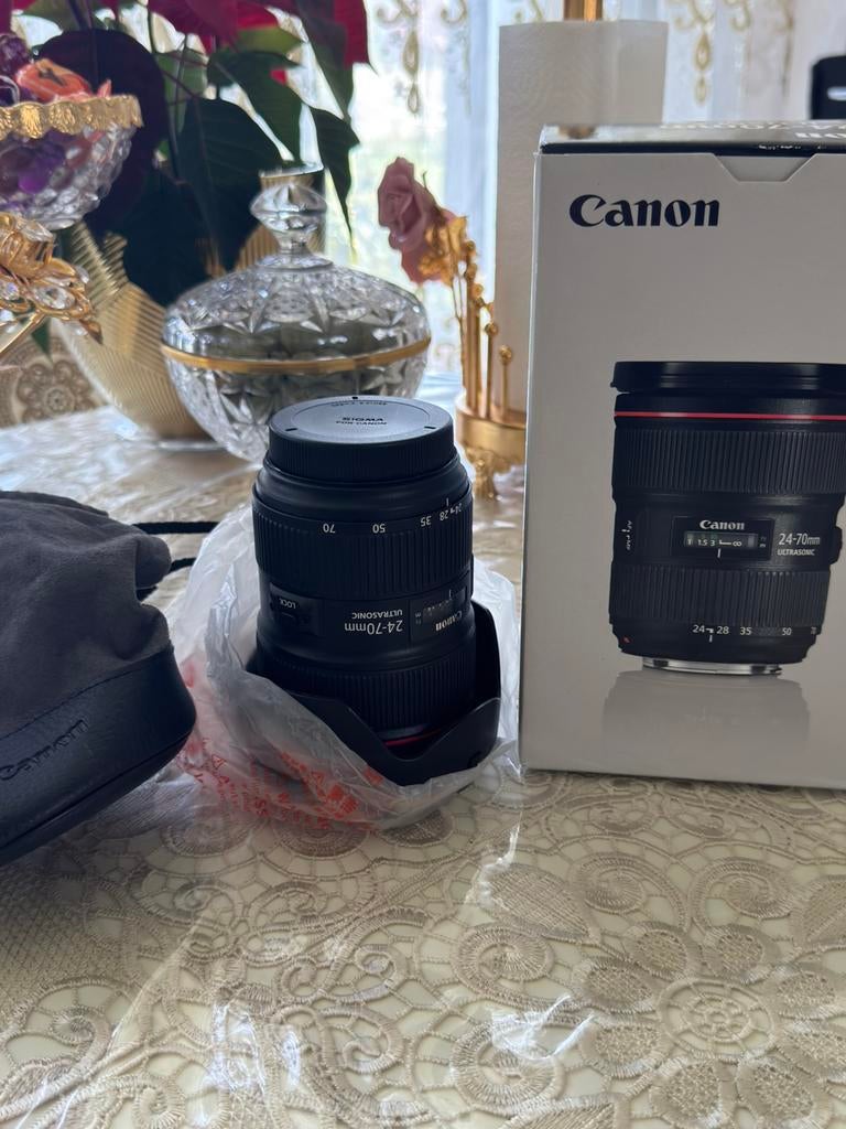 Canon EF 24-70mm f/2.8 L || usm (nieuwe), Audio, Tv en Foto, Fotografie | Lenzen en Objectieven, Ophalen of Verzenden, Zo goed als nieuw