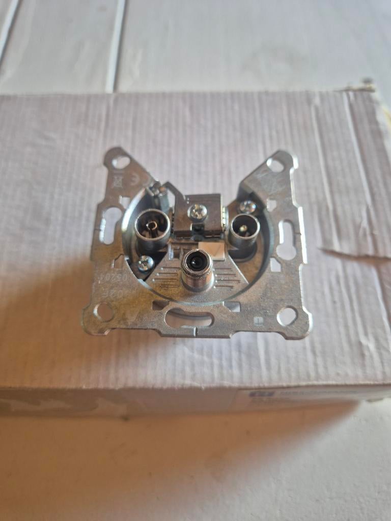 Hirschmann FS 302F Wandcontactdoos voor TV, FM en Satelliet, Ophalen of Verzenden, Nieuw, Minder dan 2 meter, Overige kabels