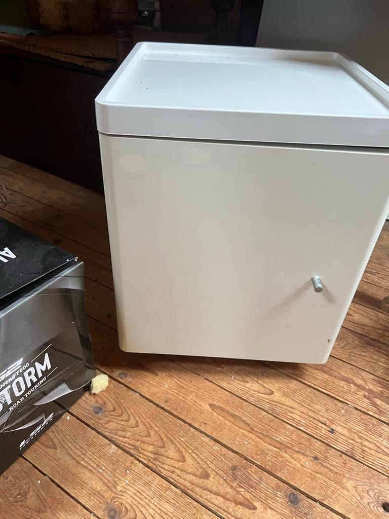 2x nachtkastje IKEA Vinstra, Ophalen, Gebruikt, Minder dan 45 cm, Minder dan 55 cm