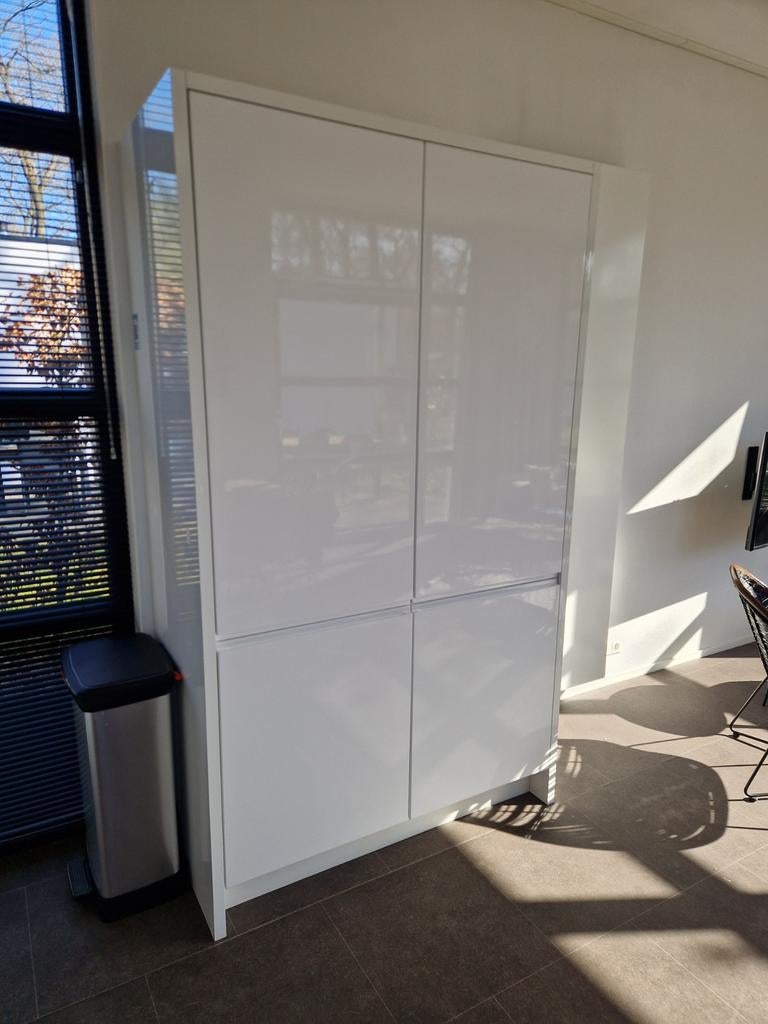 Witte kast B126 H215 D59 - Ruime opbergkast, Huis en Inrichting, Kasten | Kledingkasten, Ophalen, Overige materialen, 100 tot 150 cm