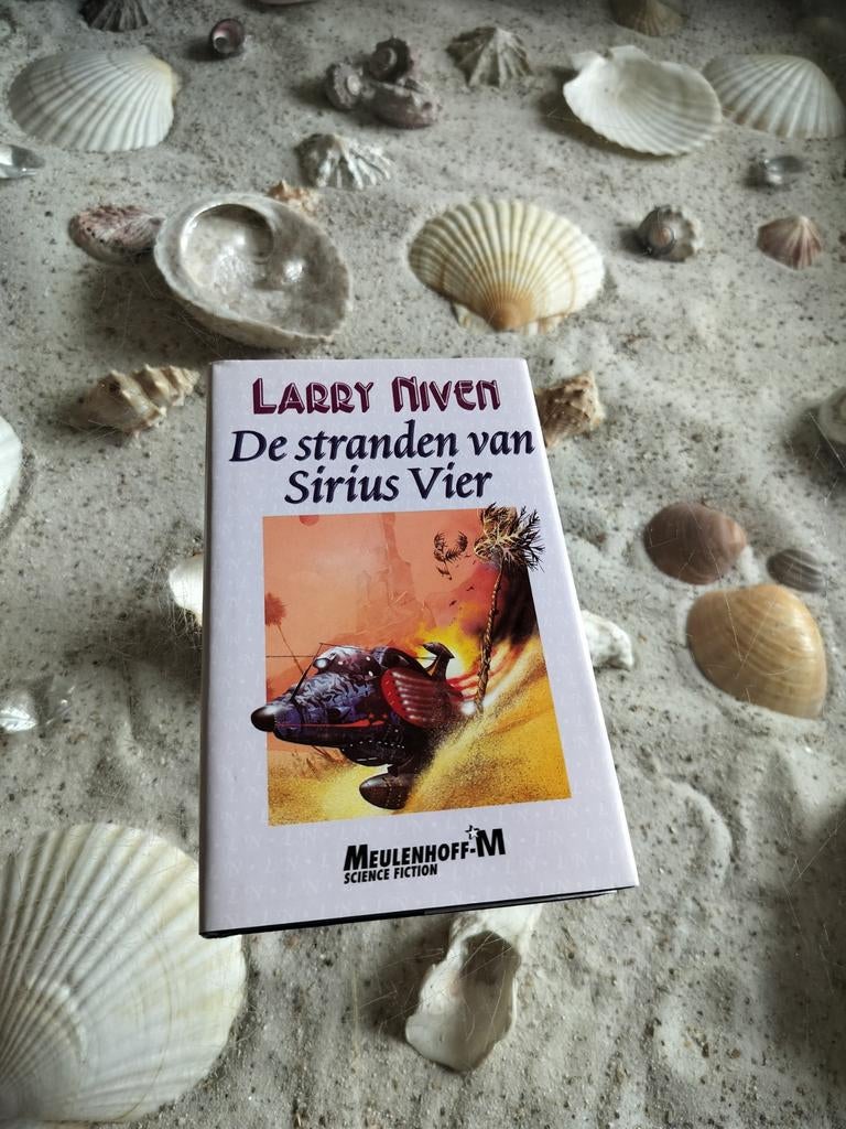 Larry Niven - De stranden van Sirius Vier hardcover, Boeken, Zo goed als nieuw, Larry Niven, Ophalen of Verzenden