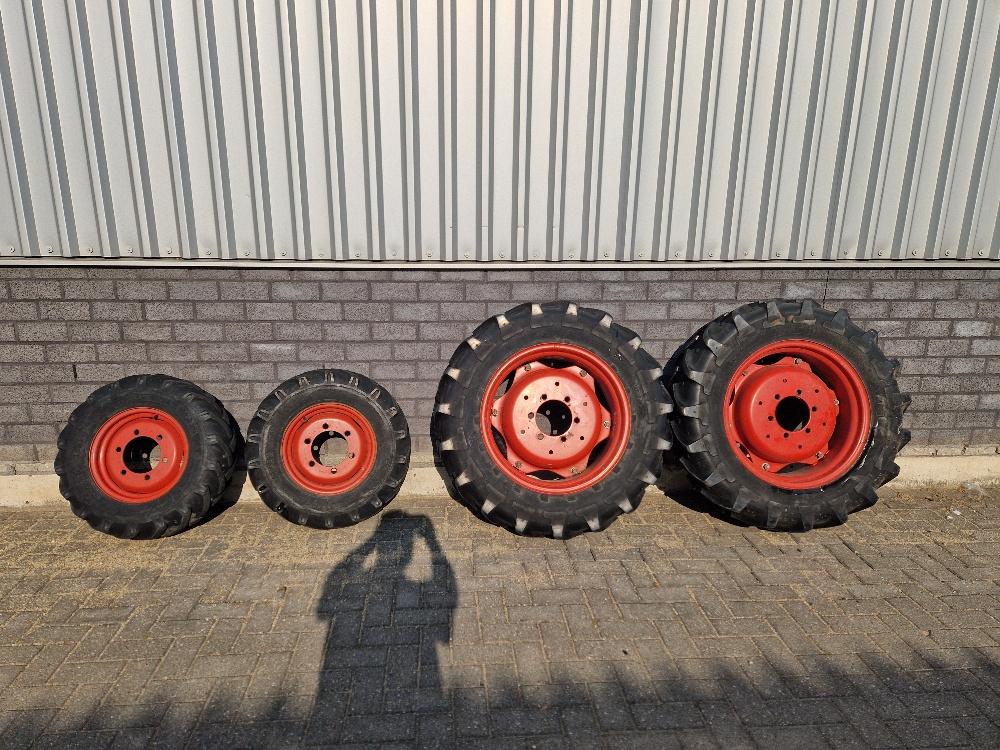 Fendt 200 smalspoor banden set, Zakelijke goederen, Agrarisch | Onderdelen | Banden, Velgen en Assen, Fendt, Info.fendt@agcocorp.com