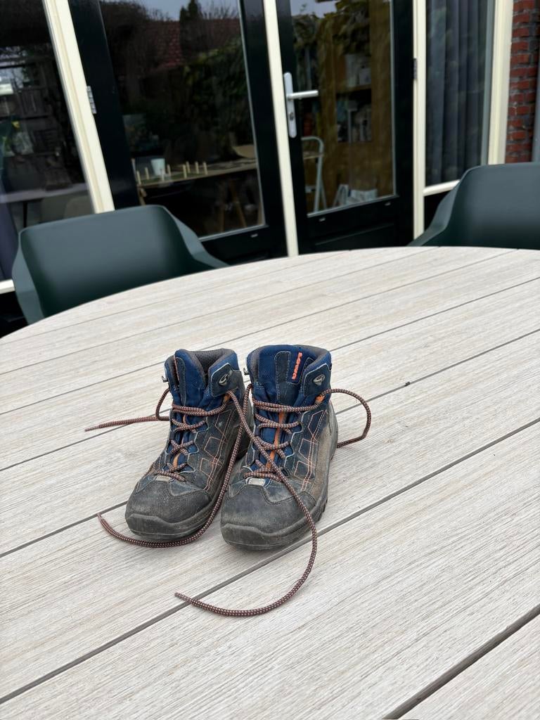 Lowa wandelschoenen maat 33, Ophalen, Zo goed als nieuw, Schoenen