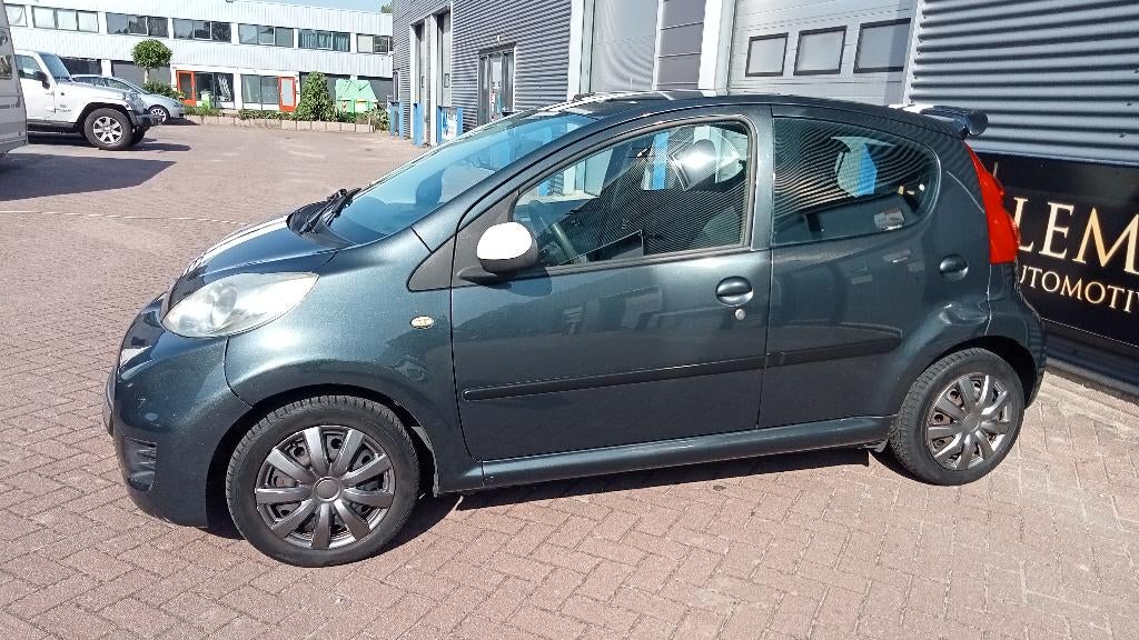 Peugeot 107 Airco 5 deurs Inruil mogelijk, Auto's, Voorwielaandrijving, Stof, Zwart, 4 stoelen