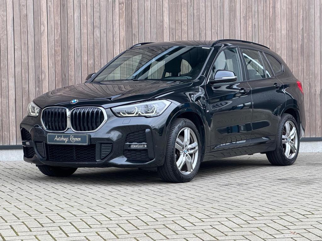 BMW X1 XDrive25e High Executive / M-Sport / Dealer Onderh /, Gebruikt, Leder en Stof, Zwart, Bedrijf