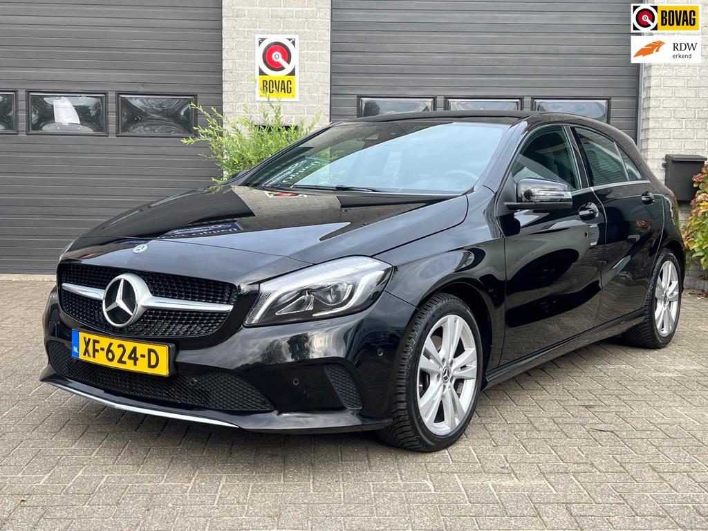 Mercedes-Benz A-klasse 200 Ambition, 12 maanden, Gebruikt, Leder en Stof, Zwart