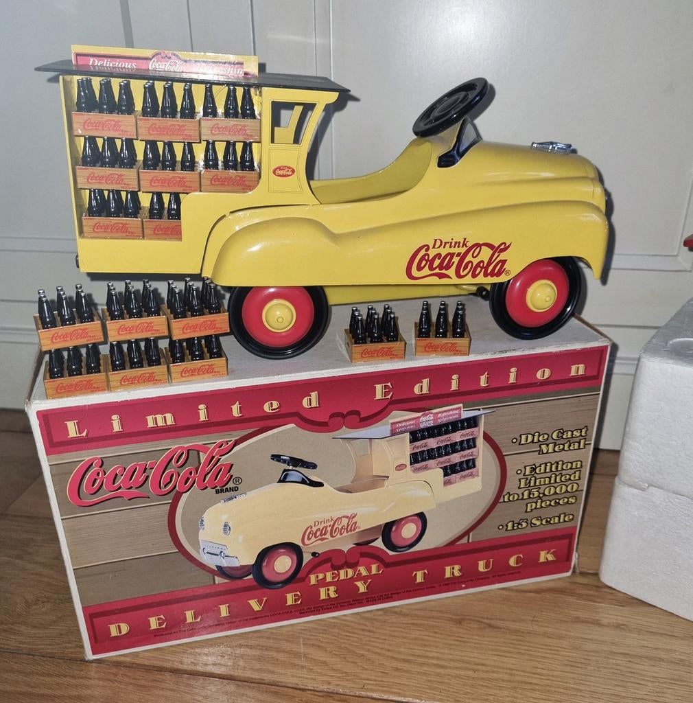 Coca Cola Pedal Delivery Truck - Nieuw in OVP, Ophalen of Verzenden, Nieuw