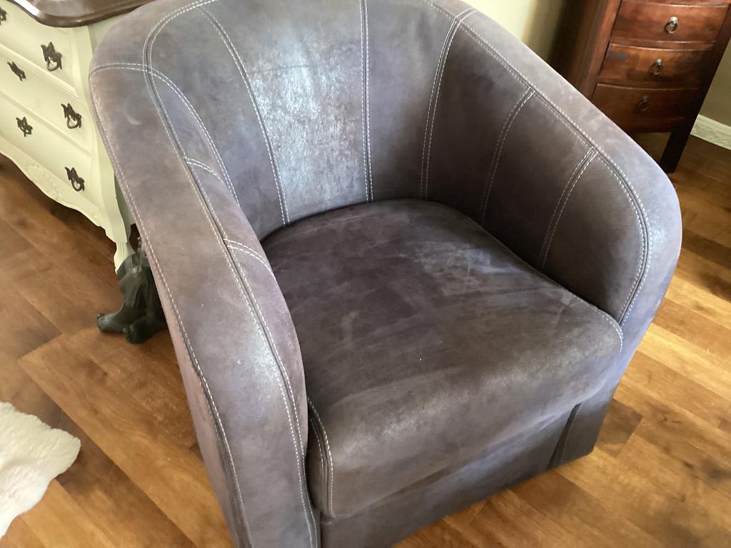 Suede fauteuil als nieuw, Ophalen of Verzenden, Zo goed als nieuw, 75 tot 100 cm, 50 tot 75 cm