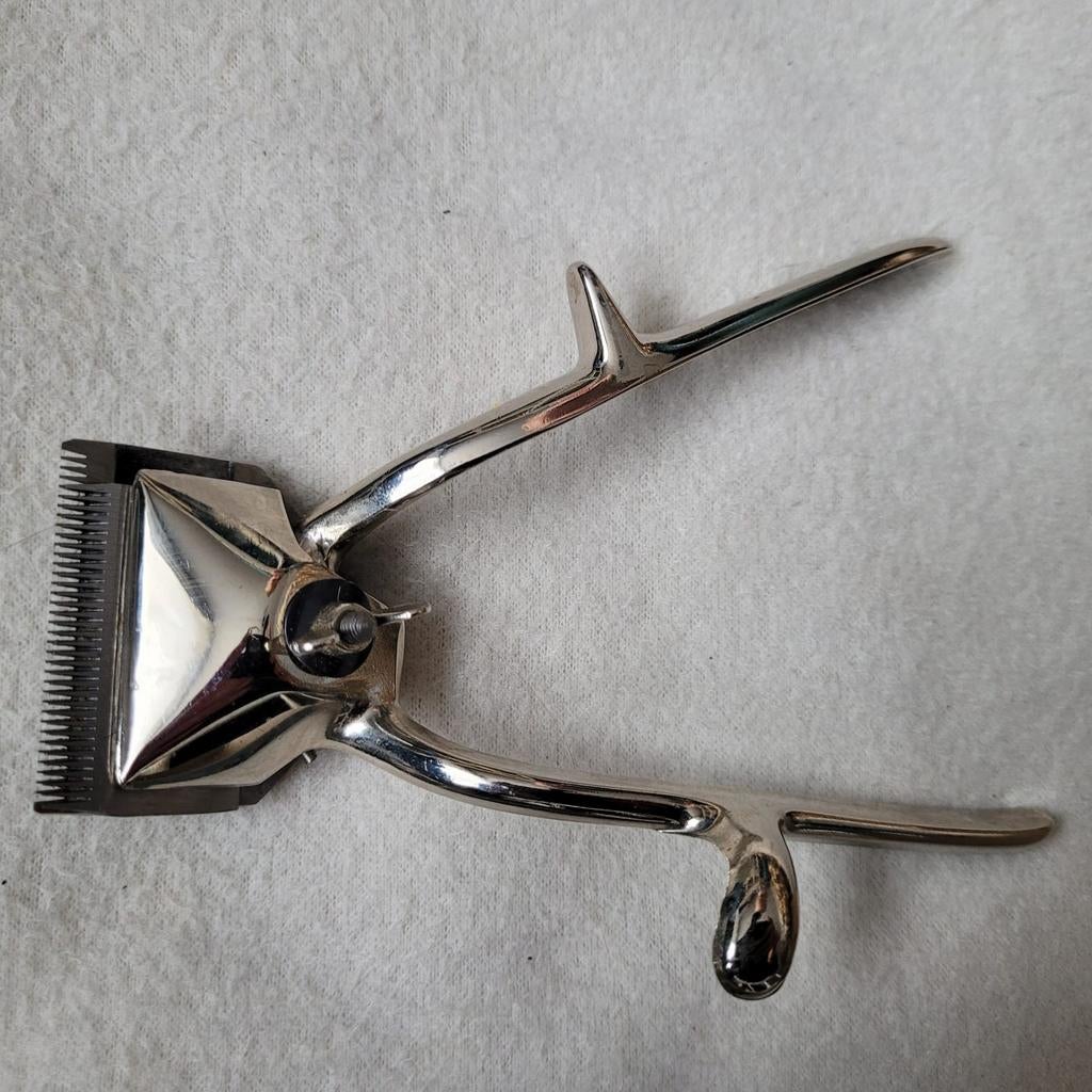 Vintage Solingen
Haarscheidemaschine - Handmatige


Tondeuse, Antiek en Kunst, Antiek | Gereedschap en Instrumenten, Ophalen of Verzenden