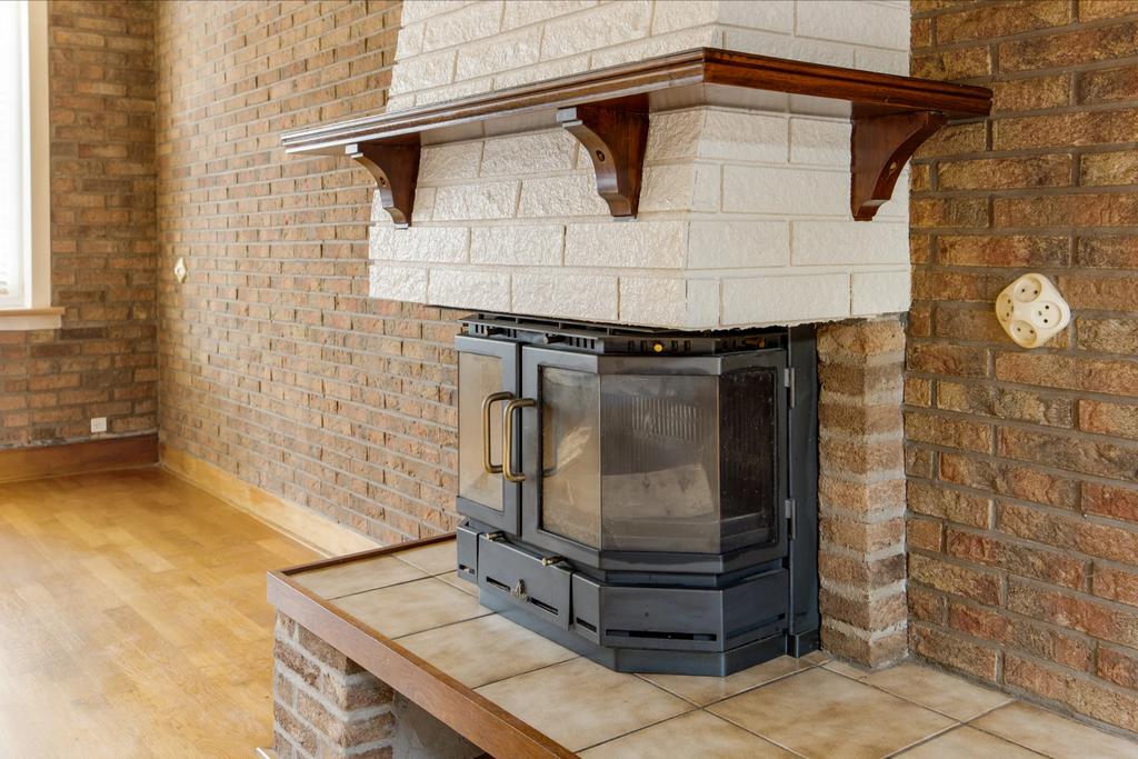 Inbouwhaard - Compact - Houtgestookt, Zwartel, Ophalen, Gebruikt, Inbouwhaard, Houthaard