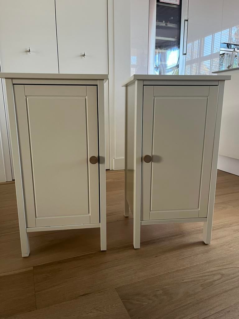 2 witte nachtkastjes IKEA, Huis en Inrichting, Slaapkamer | Nachtkastjes, Minder dan 45 cm, Zo goed als nieuw, Hout, 55 tot 70 cm