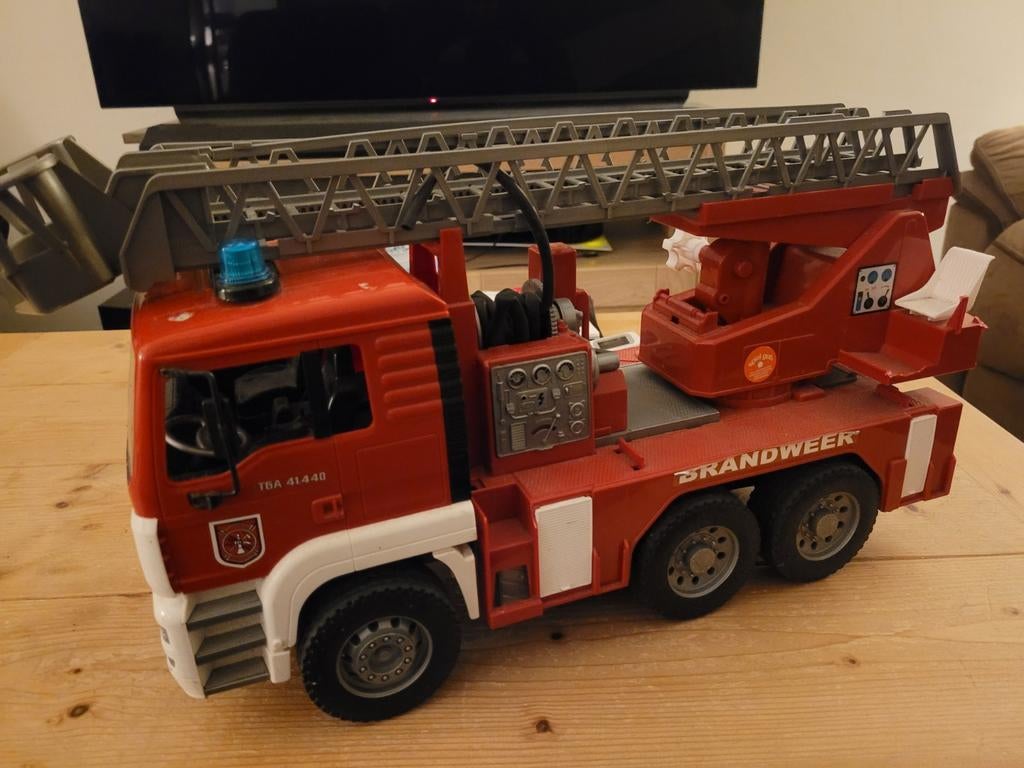 Man brandweer ladderwagen