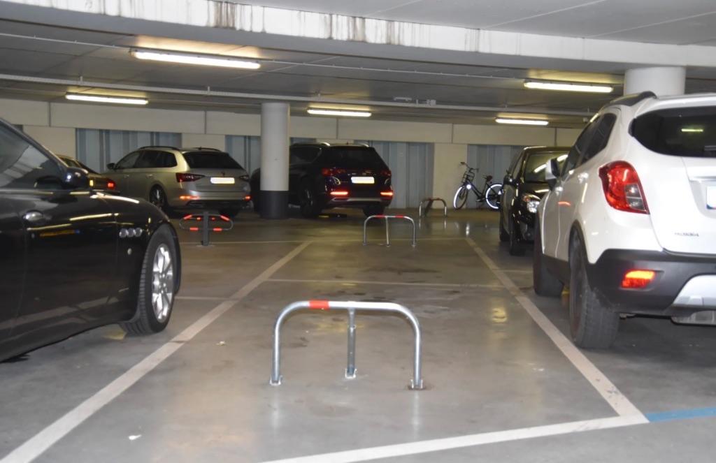 Stationsplein Heiloo, parkeerplaats te huur, Huizen en Kamers, Noord-Holland