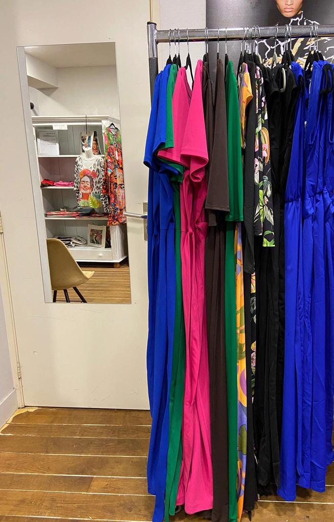 Nieuwe Partij van 26 Jumpsuits diverse maten, Ophalen of Verzenden, Nieuw, Maat 42/44 (L)