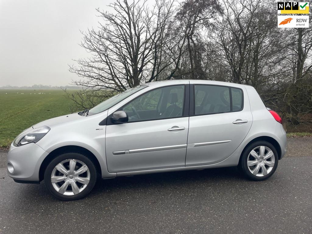 Renault Clio 1.6 Night & Day AUTOMAAT Nette Auto, Auto's, Euro 5, 535 kg, Gebruikt, 4 cilinders