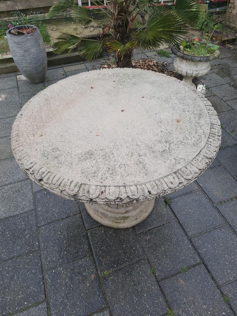 Mooie betonnen tuintafel - Rond en robuust, Tuin en Terras, Tuintafels, Ophalen of Verzenden, Gebruikt, Rond, Overige materialen