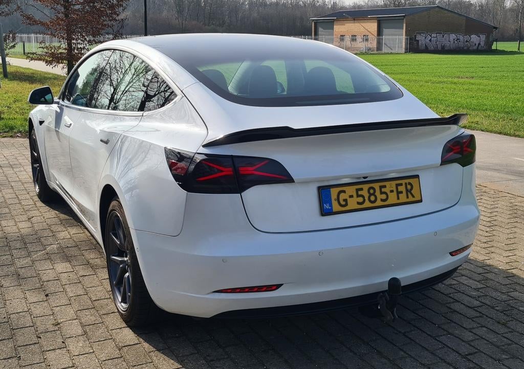 Tesla Model 3 [Trekhaak+HUD+Xtreme Lights+YOKE+Spoiler], Auto's, Tesla, Automaat, Achterwielaandrijving, Zwart, Wit