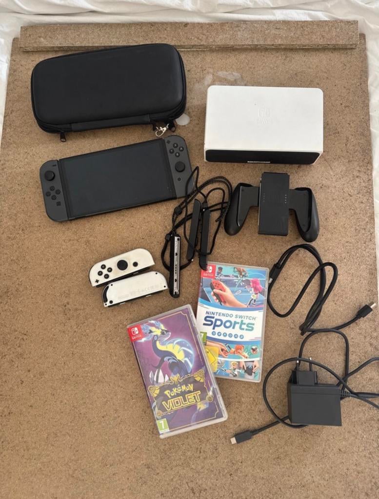 Nintendo Switch OLED + 4 Joy-Cons + 2 games, Spelcomputers en Games, Ophalen of Verzenden, Zo goed als nieuw, Met 2 controllers