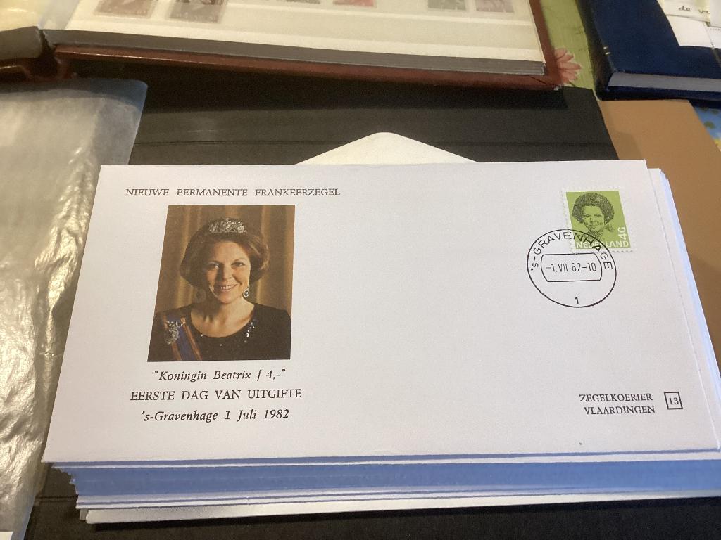 No1049 Beatrix no13 Zegelkoerier Heb van Nederland jaargang, Postzegels en Munten, Postzegels | Eerstedagenveloppen, Ophalen, Onbeschreven