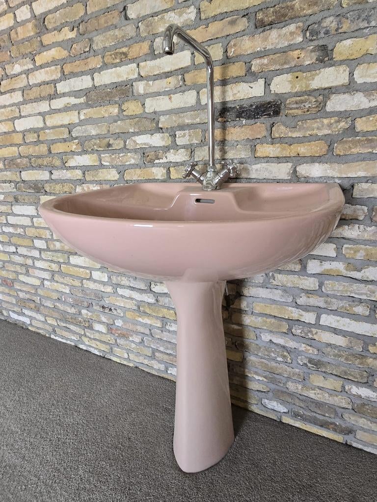 Vintage jaren 70 wastafel met zuil – roze – retro badkamer, Ophalen, Gebruikt, Wastafel