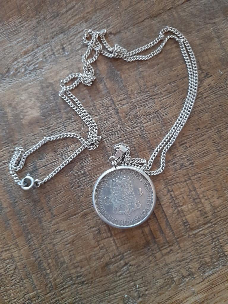 Zilveren ketting met Wilhelmina zilveren 1Gulden munt 1929, Ophalen of Verzenden, Zilver, Zilver