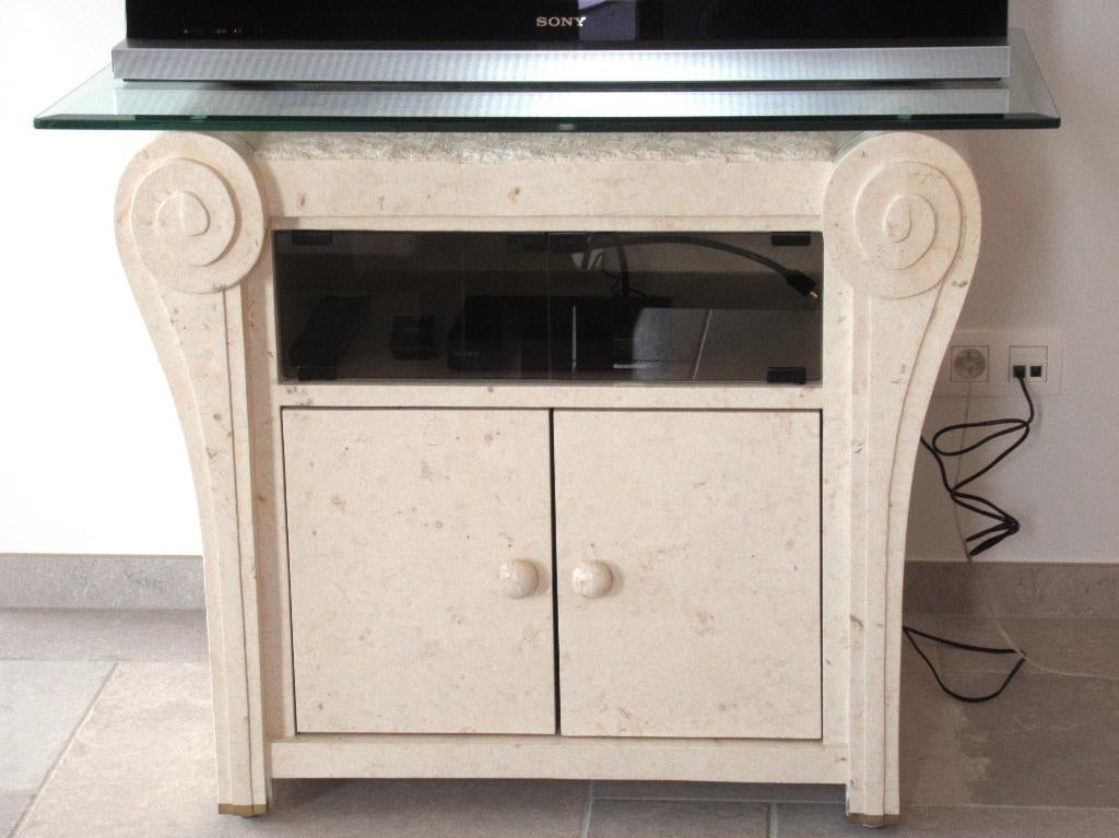 Beige fossielstenen kast / TV kast met glazen blad, Huis en Inrichting, Ophalen, 100 tot 150 cm, Zo goed als nieuw, Minder dan 100 cm